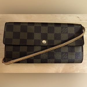 Preloved 💯% Authetic Preloved Louis Vuitton Sarah Wallet Damier Ebene pattern